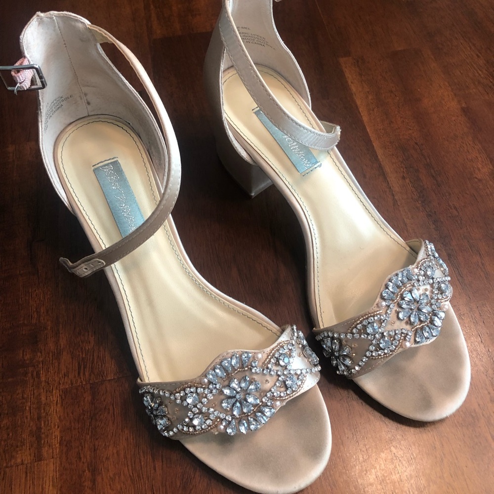 Betray Johnson Sb-Mel Heeled Sandal, Champagne